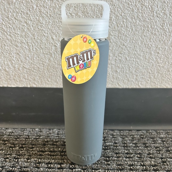 M&M Glass Water Bottle 20 Oz BPA Free Reusable Silicone Sleeve Leak Proof Lid - Picture 4 of 8